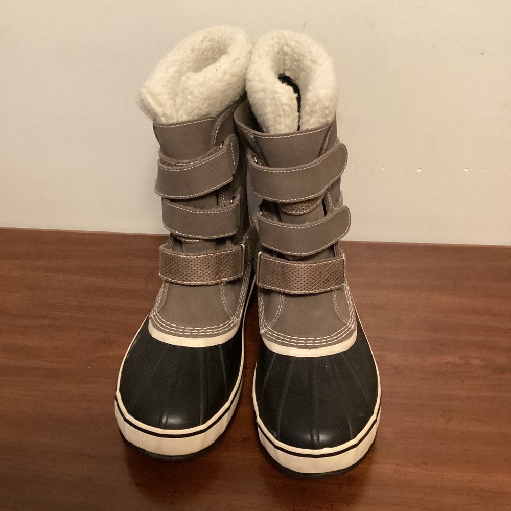 L.L.Bean Waterproof winter boots with rubber toe & leather body men’s  SZ 11